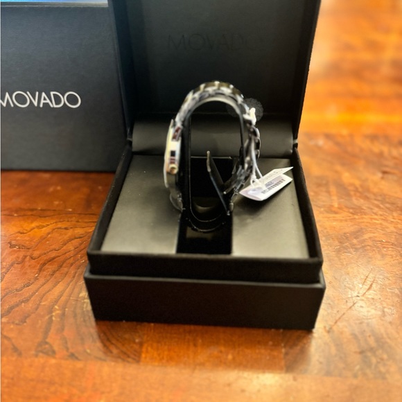New authentic Movado Men's Two-Tone Watch! - Picture 5 of 6